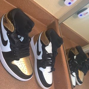 COPY - Air Jordan retro 1 “gold toe” size 11